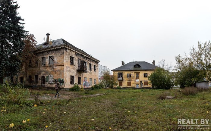 Руины поликлиники и лепнина, одетая в термошубу. Как строился и разрушался поселок МТЗ