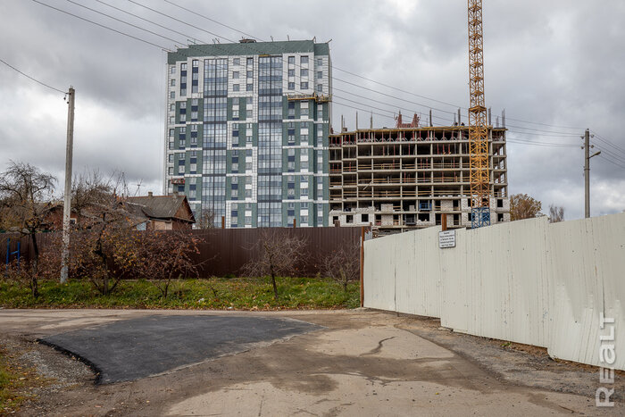Готов один подъезд из семи. Посмотрели, как строится ЖК «Смарт» между станциями метро "Грушевка" и "Михалово"