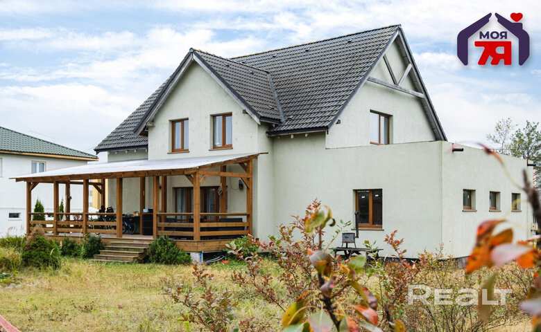 Красивый дом для большой семьи в 10 минутах от Минска. Он с газом, террасой и гаражом
