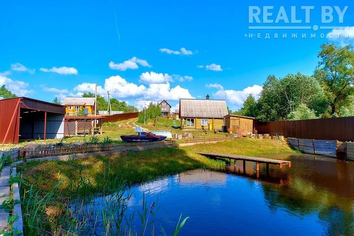 «Обменяем на квартиру в Минске с нашей доплатой!» На берегу озера продается дом с сауной, двумя причалами и даже лодками
