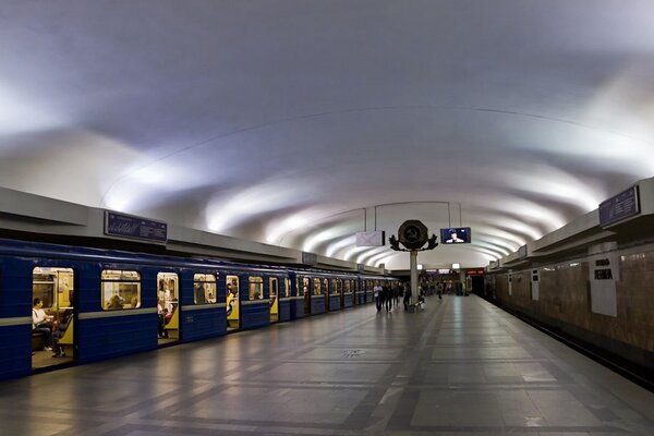 метро Площадь Ленина