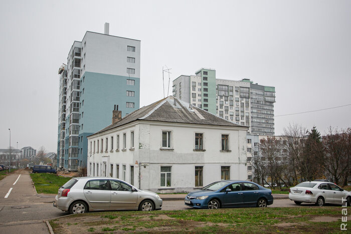 Недалеко от Свислочи в районе Пулихова всего за 10 месяцев выросла многоэтажка. Что это за дом?