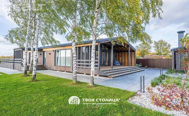 За этот каркасник в деревне под Минском просят 800 тысяч долларов. Показываем, что в нем такого