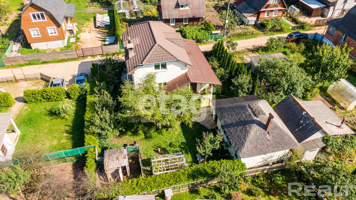 В 12 км от Минска продается дом в СТ, в котором можно жить постоянно и с комфортом. Цена не кусается