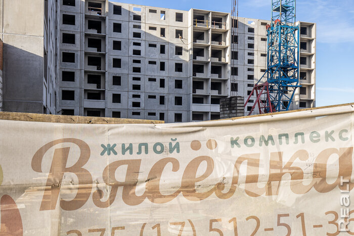 Застройщик выставил на продажу квартиры в строящемся доме в Прилуках под Минском. Узнали цены