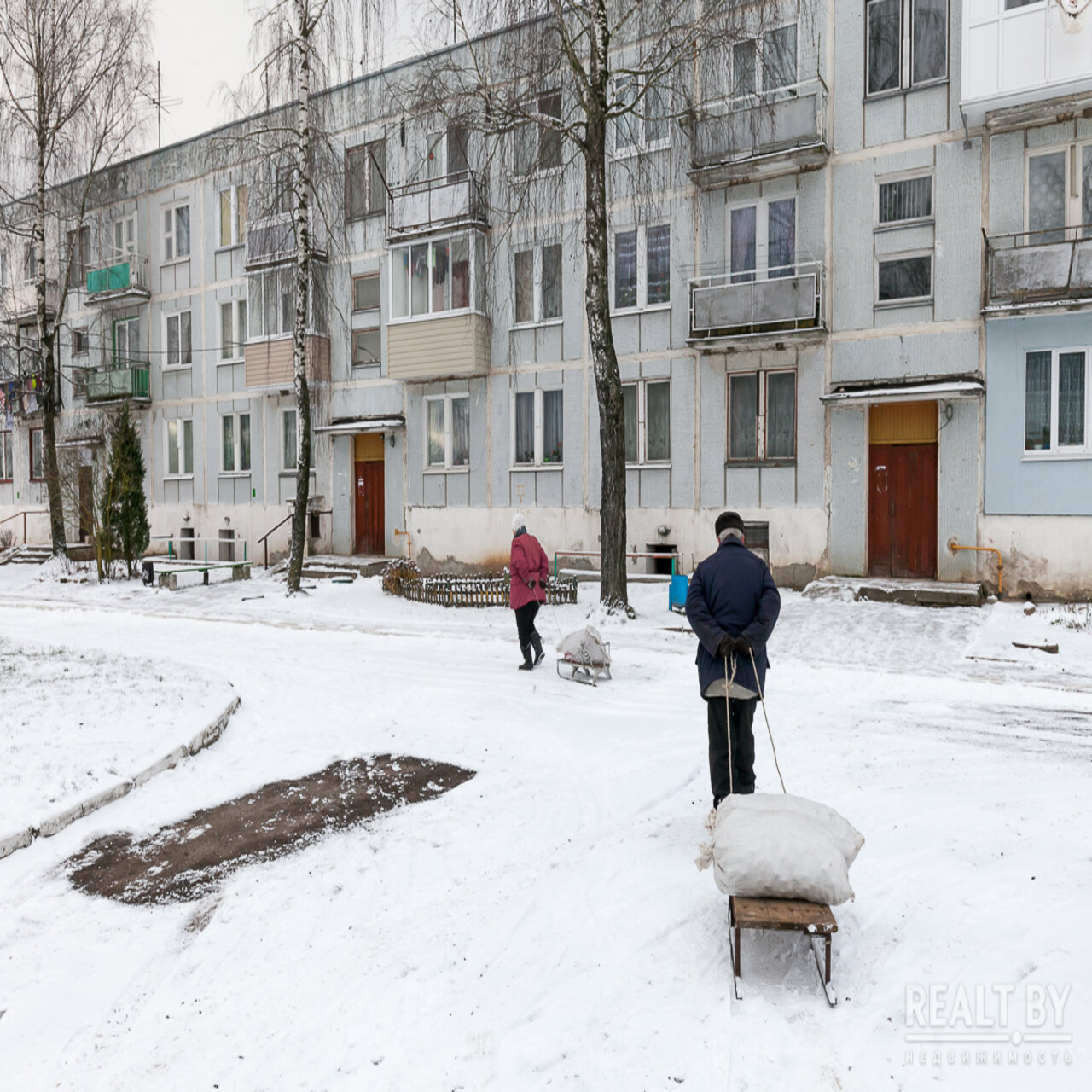 «Если включить газ и духовку, то можно догнать до 18 градусов». Как живется  в домах, где температура редко поднимается выше минимально допустимого  уровня — последние Новости на Realt