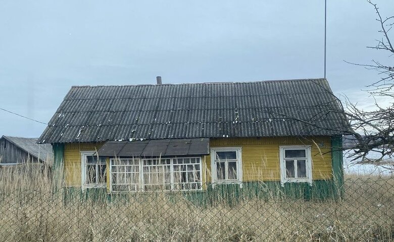 Самые дешевые, но под дачу сгодятся. Вот варианты домов в деревнях от 42 рублей
