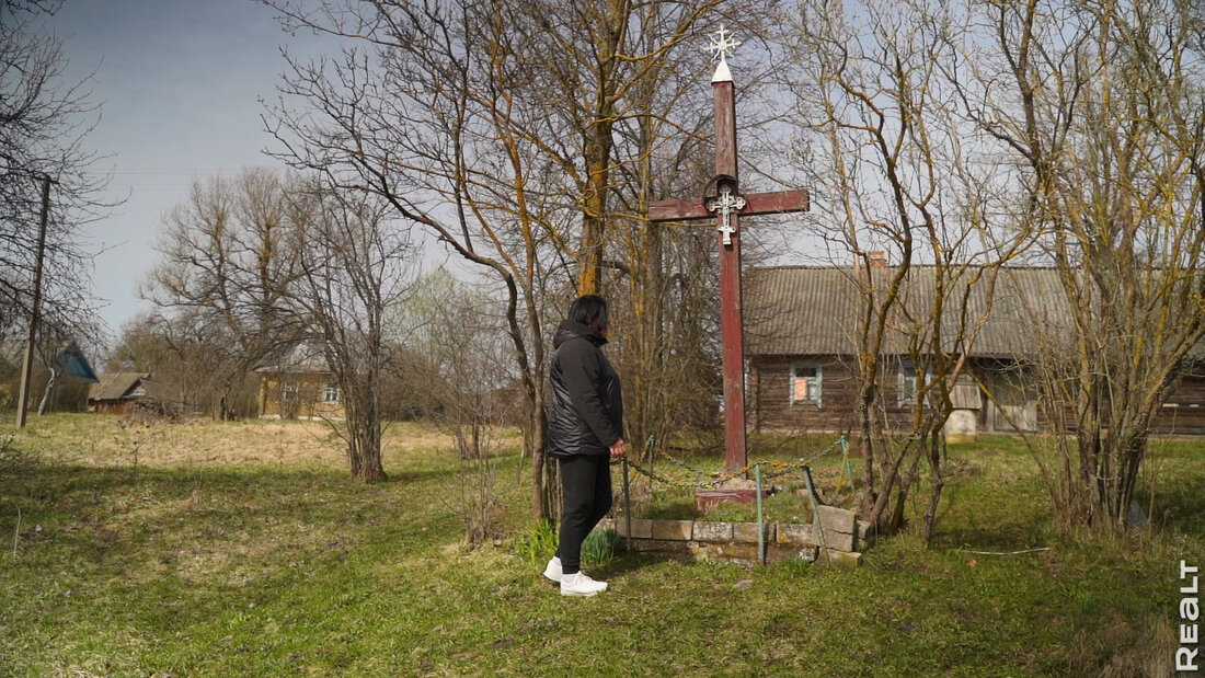 Белоруска восстанавливает родовое гнездо в глухой деревне у реки