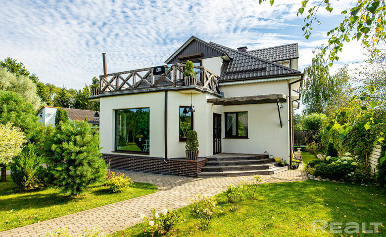 С камином, баней и панорамным видом на сосны. Смотрим классный дом в 25 км от метро