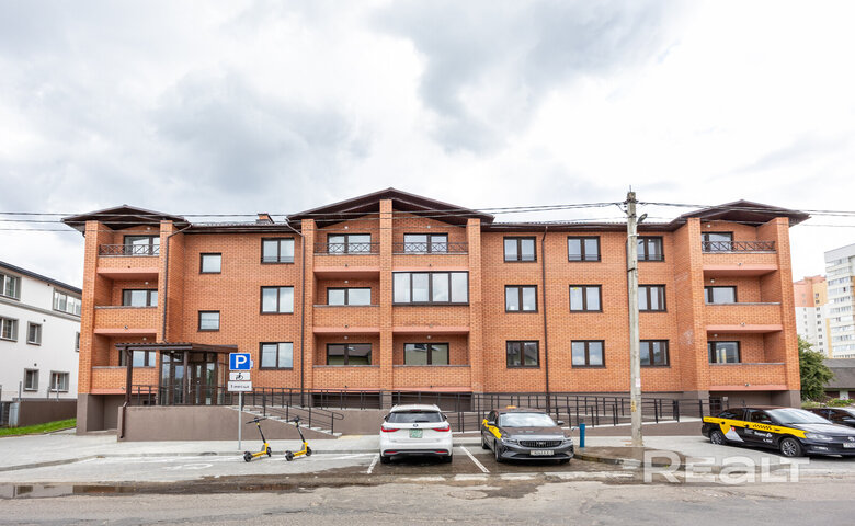 В том самом клубном доме, в классной локации. Нашли недорогую квартиру для большой семьи