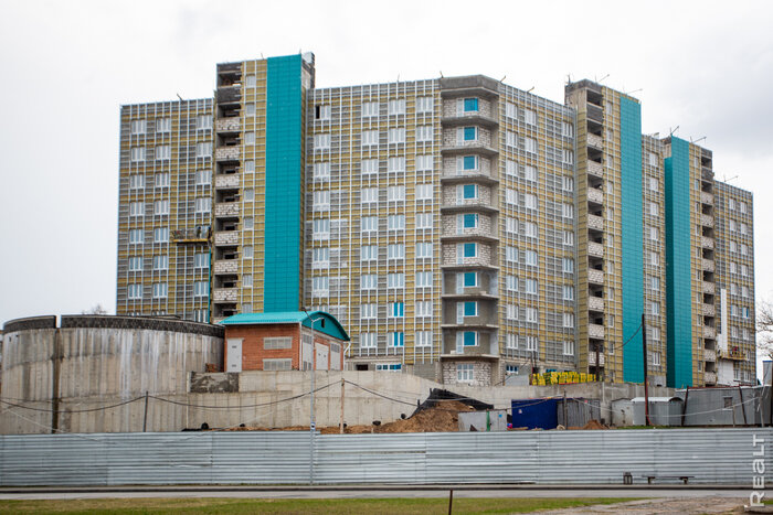 Госзастройщик предложил всем желающим квартиры в каркаснике в Минске по цене меньше тысячи долларов за метр. Но с оговоркой