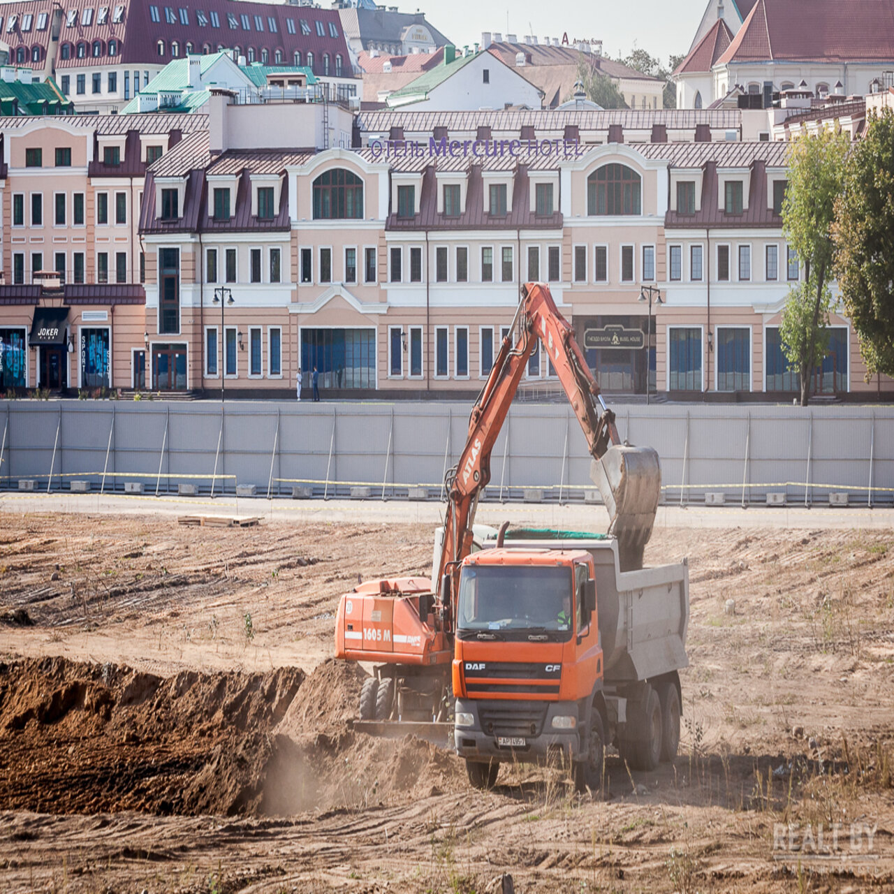 Строительство многофункционального комплекса, ради которого снесли  БелЭкспо, началось. На участке роют котлован – ФОТОФАКТ — последние Новости  на Realt