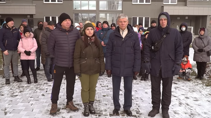 "Мы — несчастные люди". Дольщики уходящей в землю минской высотки записали видеообращение к Лукашенко