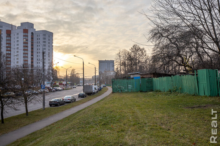 «Живем в центре Минска, но как в первобытном мире». Побывали в частном секторе со столетними домами за железнодорожным вокзалом
