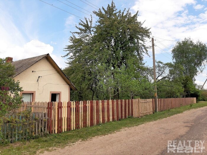 Свислочь прямо за забором, вокруг лес. Нашли недорогие дома возле рек и озер недалеко от Минска
