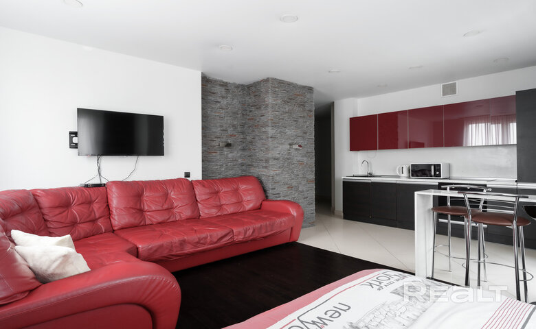 Заезжай и живи. Как выглядят квартиры-студии с ремонтом в хороших местах Минска