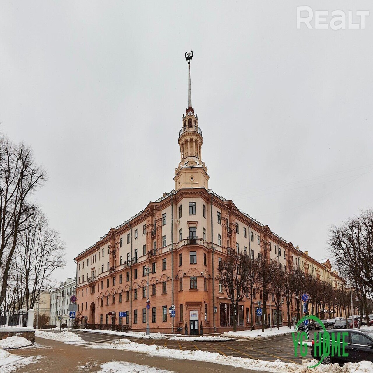 В легендарном доме под шпилем продается квартира. В нем жил известный  белорусский драматург 5403