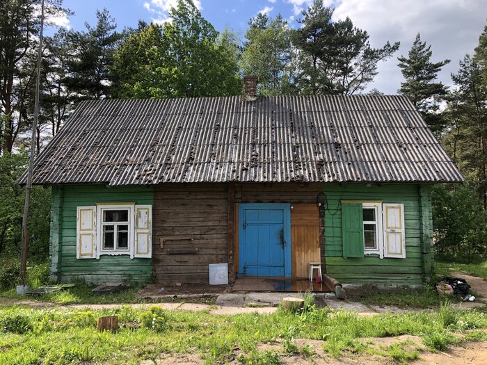 "Вложила 40 тысяч долларов". Минский архитектор купила старую хату в деревне и превратила ее в стильный дом