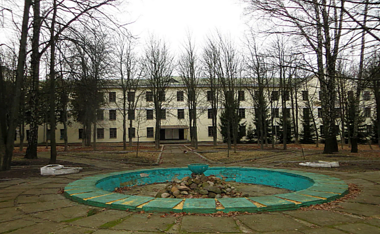 Бывший армейский штаб в Бобруйске продают за 200 тысяч долларов. Сейчас в нем располагается синагога