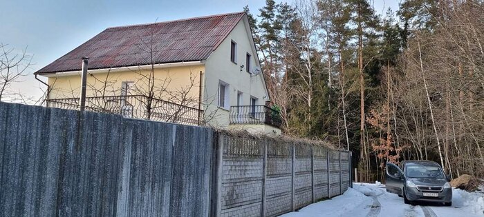 Недалеко от Минска возле Вячи за долги продается неплохая дача по цене двушки