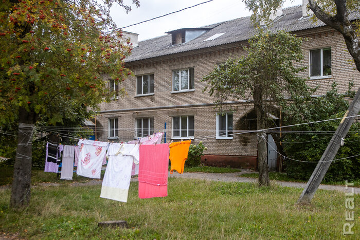 "Богом забытое место" с экспериментальными домами. Как живут люди в районе возле будущей большой стройки "Айрона" в Минске