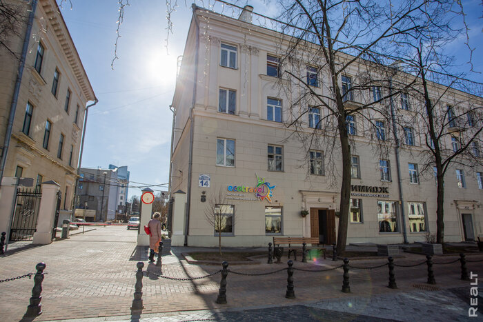 «Летом все использовали наш двор как туалет». Как живется на единственной пешеходной улице в Минске
