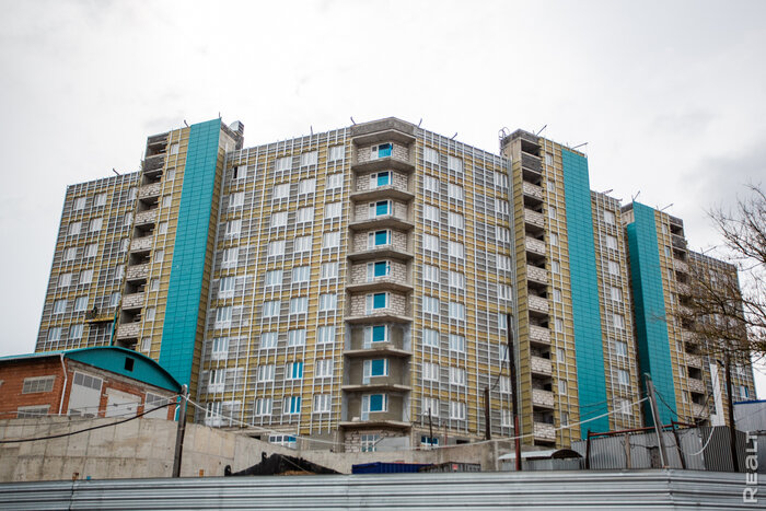 Посмотрели, как строится дом в Минске, где еще остались однушки с метром по 1995 рублей (но не для всех)