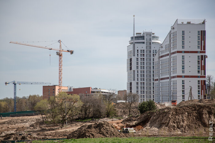 Два дома готовы, третий − пока на паузе. Посмотрели, как строится ЖК «Петровские верфи» в Минске