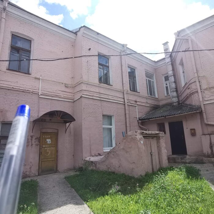 В Бобруйске выставили на торги сразу 8 квартир. Выглядят они страшновато, но стоят недорого и находятся в центре