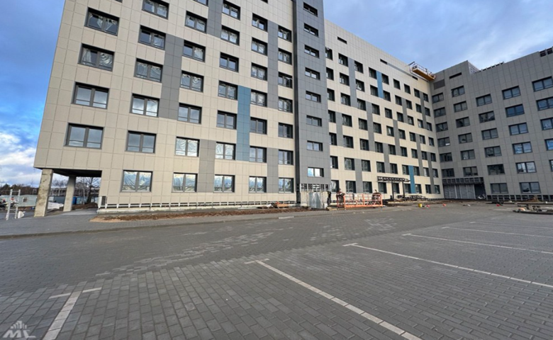 Как сейчас выглядит поликлиника в бывшем военном городке. Ее скоро должны сдать