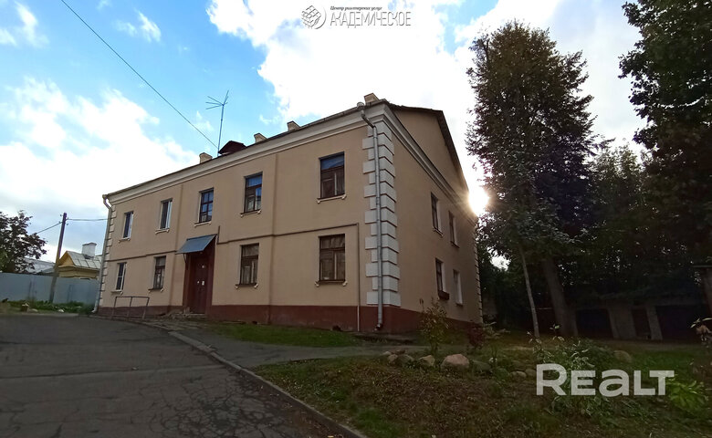 Обнаружена двухэтажка, которая спряталась возле Galleria Minsk. Какое жилье там продают?