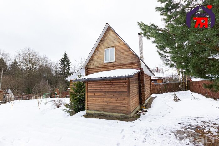 В 20 минутах от Минска продается деревянная дача у леса. И сколько такая стоит?