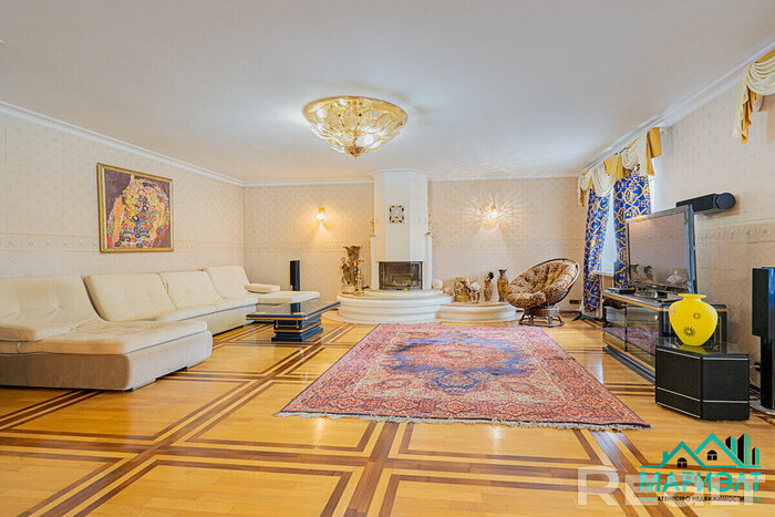 Мебель Versace, 9 комнат, камин и сауна. Смотрите, какую квартиру в Минске продают за миллион долларов
