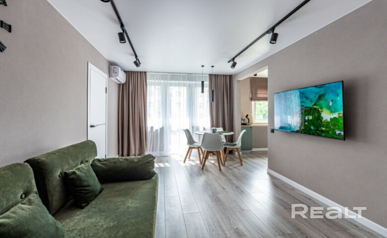 Нашли квартиру с аккуратным ремонтом в хрущевке на Золотой Горке. Как выглядит и сколько стоит?