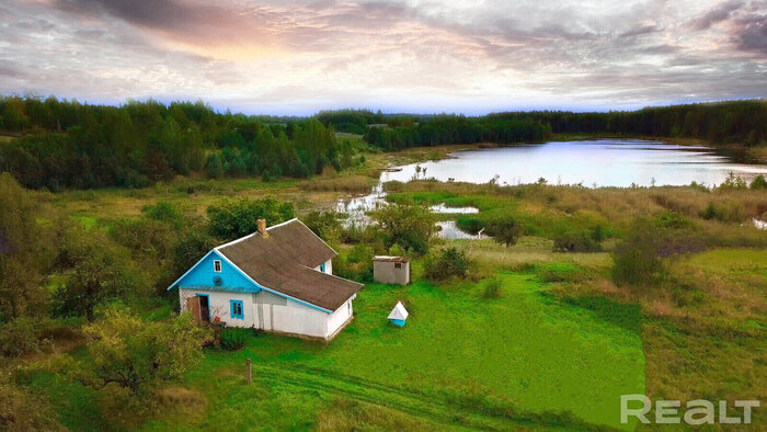 От 15 тысяч долларов. Показываем, какие недорогие дома продаются на берегах белорусских озер