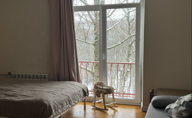 Между ботаническим садом и проспектом продается аккуратная сталинка. Сколько стоит?