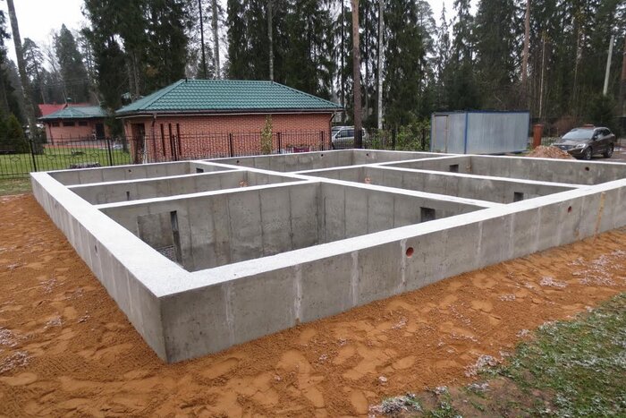 Какой фундамент для своего дома строить на глинистом грунте? Вот что советуют архитектор и строитель