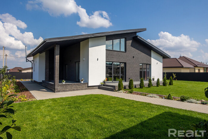 Все и сразу: дом, баня, бассейн и пруд с золотыми рыбками возле Минска ...