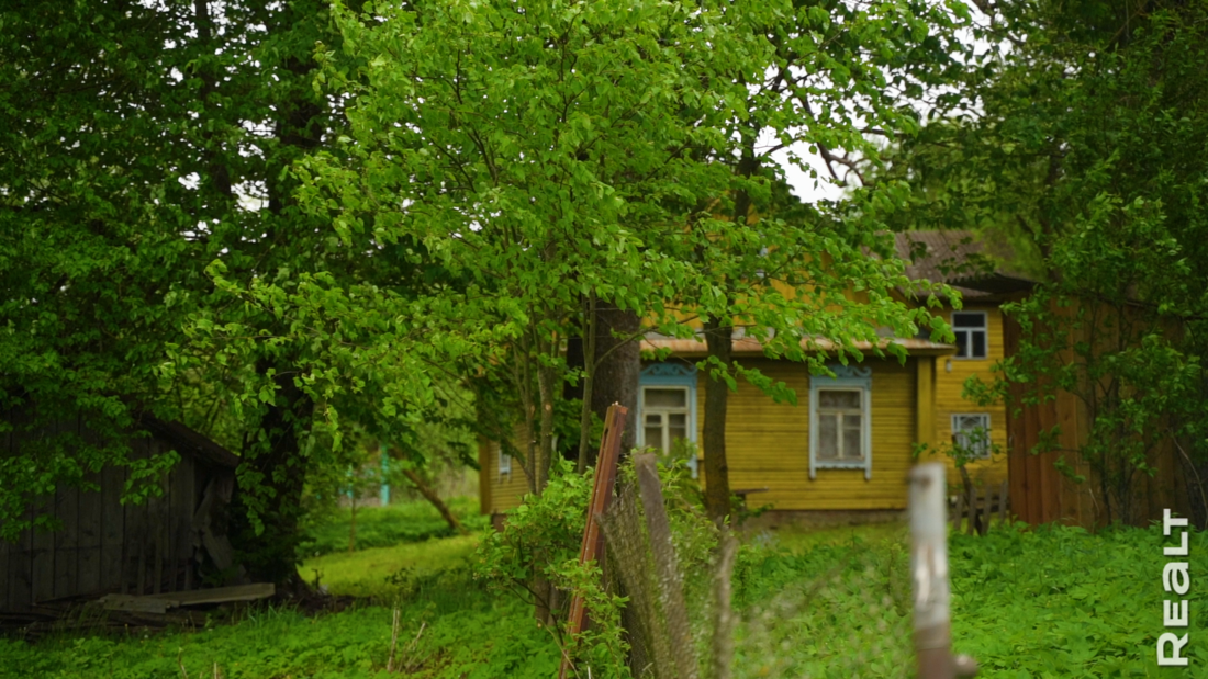 «Первое время спала в обнимку с кочергой». Белоруска сберегла столетний семейный дом — и не жалеет