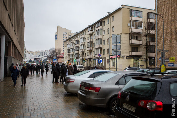 "Это какое-то недоразумение в центре города". Как живется в домах на самой студенческой улице Минска