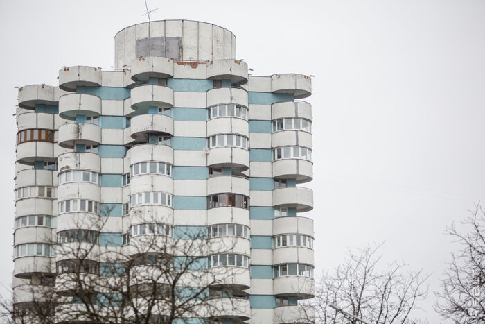 «Чтобы поменять окна на балконе думаю продавать машину». Как живется в ...