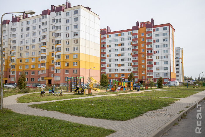 «Единственный плюс Фаниполя в том, что из него легко выехать». Как живет город-спутник Минска, где строят дома для минчан и квартиры по 20 "квадратов"