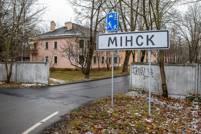 «Отец сказал, что уедет отсюда последний». Как сейчас живет бывший военный городок в Минске, куда до сих пор приезжает автолавка
