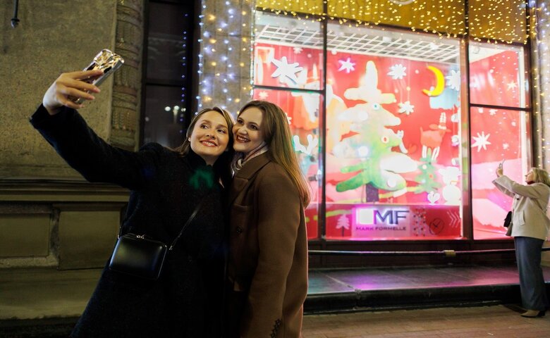 Смотрите, как классно известный минский универмаг украсил витрины. Встречайте в инстаграмах