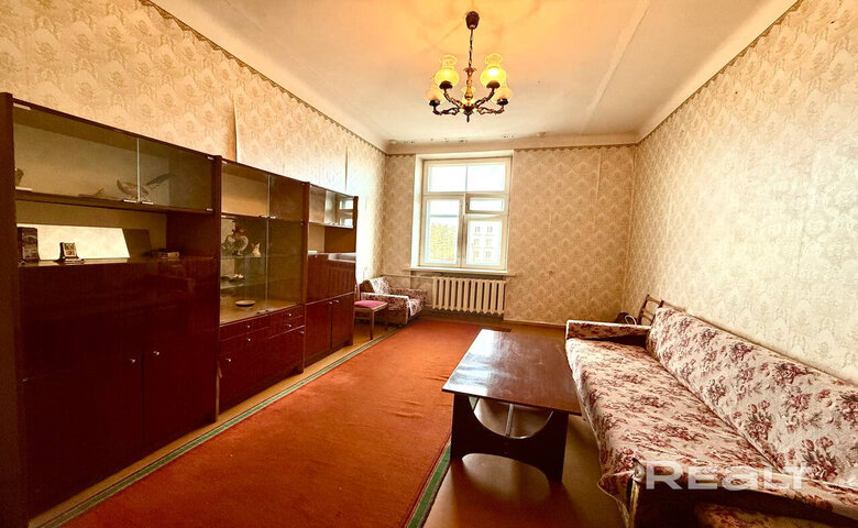 В воротах Витебска продается квартира, время в которой застыло в БССР. Показываем, что внутри