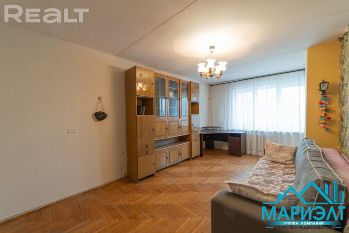 В этом доме в Минске жил Рыгор Бородулин. Какие квартиры там сейчас продаются?