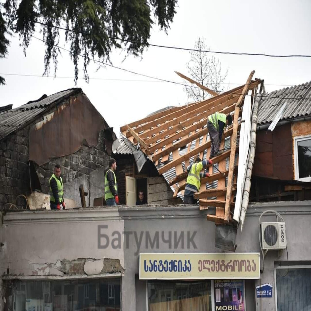 Очевидцы рассказали, как переживали вчерашний сильный ураган в Батуми. Как  это было? — последние Новости на Realt