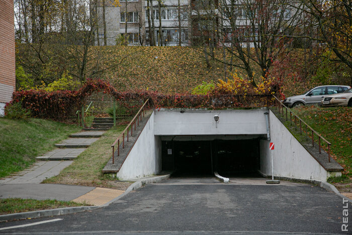 "Над проектом работали спецы из метростроя". Побывали в первой многоэтажке с подземным паркингом в Минске