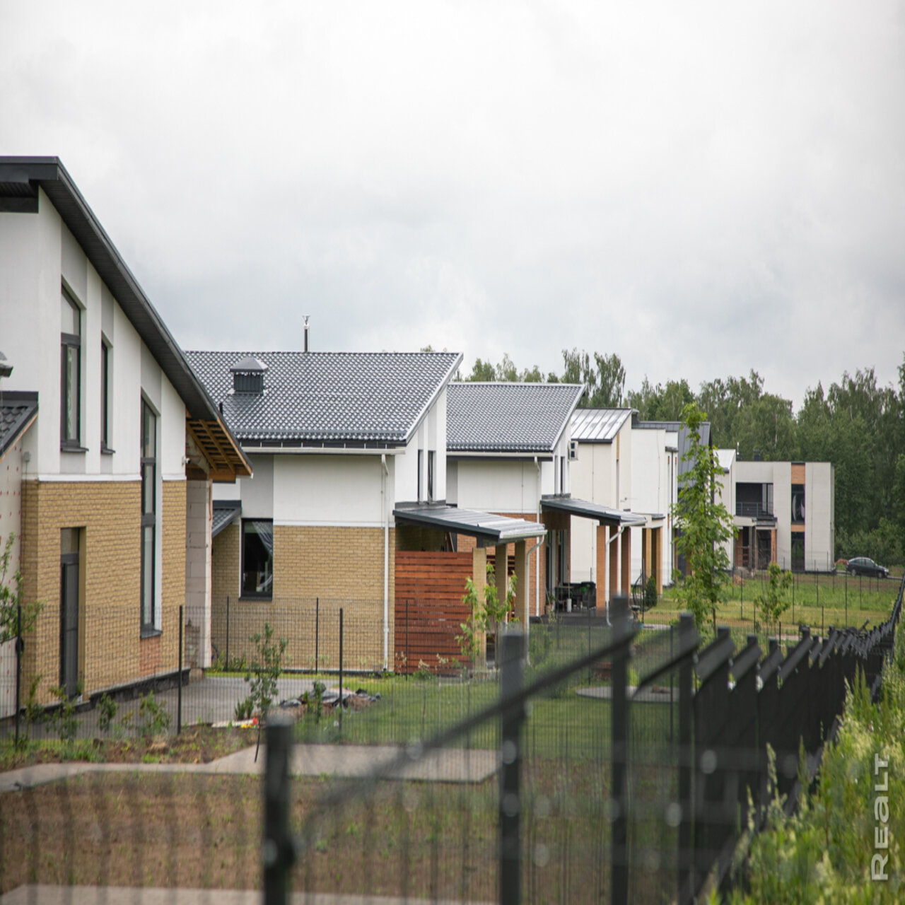 От 114 тысяч долларов. Посмотрели на дома и цены в Lipki Village в  Смолевичах — последние Новости на Realt