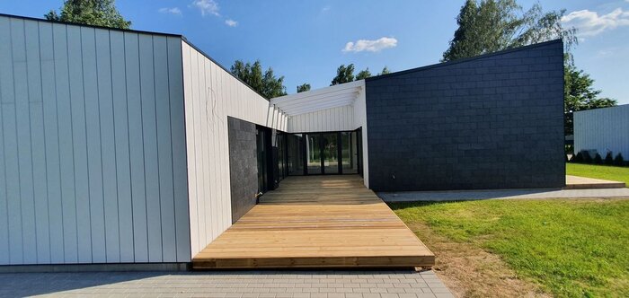 Четыре месяца — и супертеплый дом готов. Белорус показал, какие дома он построил в Литве